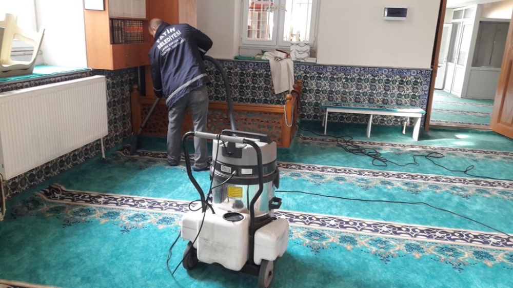 İlçemizdeki İbadethane Halıları, Ekiplerimizce Düzenli Olarak Yıkanmaktadır