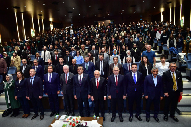 Medeniyet Okumaları'nın Yeni Dönemi, Bakan Tekin, Vali Gül ve Başkan Turan'ın Katılımıyla FSM Spor ve Kültür Merkezi'nde Açılış Töreniyle Başladı