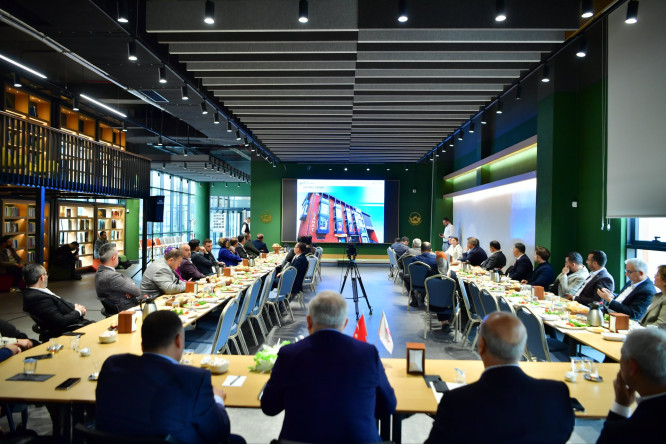 Başkan Turan, “Hizmeti Gör, Meclise Taşı” Programında Teşkilat Mensuplarıyla Buluştu ve Fatih'in Yatırımlarını Yerinde İnceledi