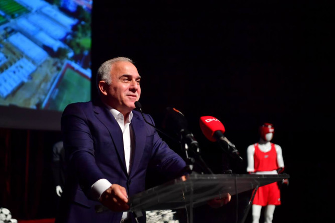 Başkan Turan, FKSM'de Düzenlenen Programda 57 Amatör Spor Kulübüne Malzeme Desteği Kapsamında Genç Sporcularımızla Buluştu