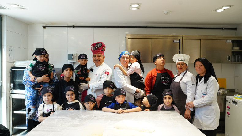 Özel Çocuklarımız ve Aileleri, KARINCA El Emeği Eğitim Birimi'nin Silivrikapı'daki Mini Pizza Atölyesi'nde Buluştu