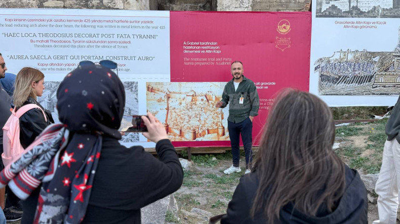 Efsaneleriyle Ünlü Yedikule Hisarı'nda Rehberli Gündüz Turları Devam Ediyor