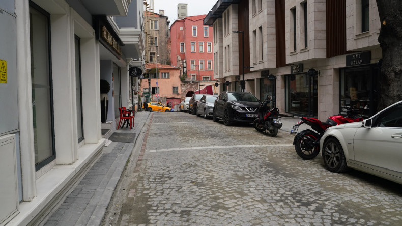 Şengül Hamamı Sokak'ta Yol ve Tretuvar Yenileme Çalışmalarımız Tamamlandı: Daha Güvenli ve Düzenli Bir Ulaşım İçin Önemli Adım