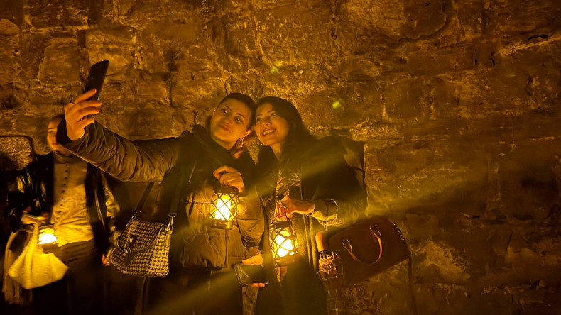 Dolunayın Işığında Fenerlerle Keşif: Yedikule Hisarı'nda Tarihî Gece Turu