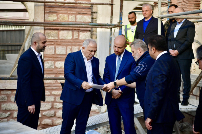 Başkan Turan ve İlim Yayma Vakfı Mütevelli Heyeti Başkanı Bilal Erdoğan, Muid Ahmed Efendi Medresesi'nin Restorasyon Sürecini Yerinde İnceledi