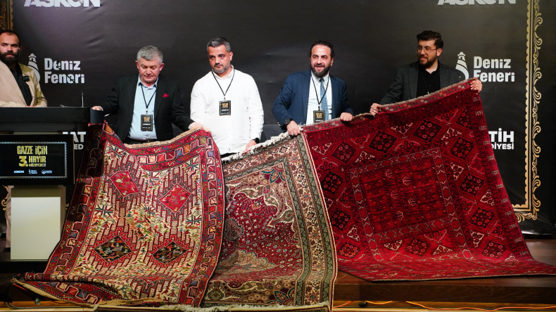 Gazze İçin Hayır Müzayedesi, Başkan Turan ve Eski Diyanet İşleri Başkanı Erbaş'ın Katılımıyla Neslişah Sultan Kültür Merkezi'nde Düzenlendi