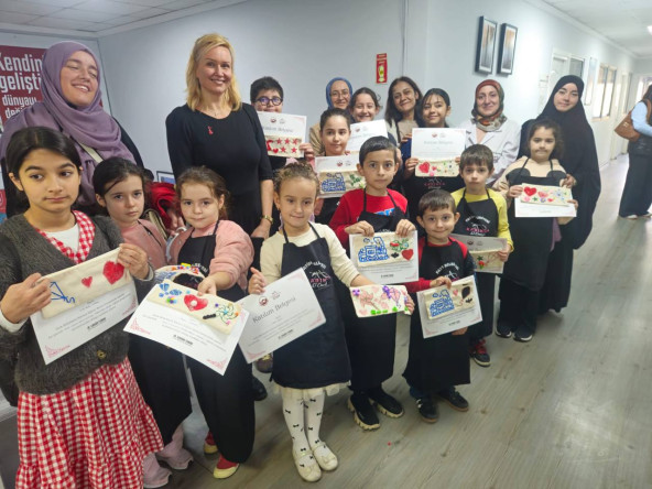 KARINCA El Emeği Eğitim Birimimiz ile Çocuklarımızın Hayalleri Kalem Kutularına Sığdı: Yavuz Selim'de El Emeği ve Paylaşmanın Sevinci