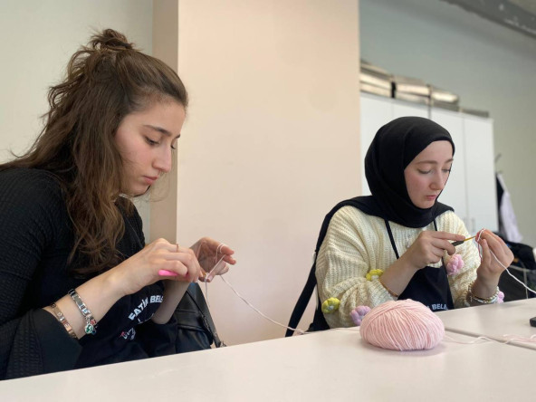 Vatandaşlarımız, KARINCA El Emeği Eğitim Birimi'nin Yavuz Selim'deki Amigurumi Atölyesi'nde Buluşuyor