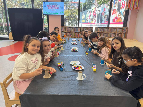 Sümbülefendi Çocuk Kütüphanemizde Minik Eller Hayallerini Renkli Fincanlara Dönüştürdü