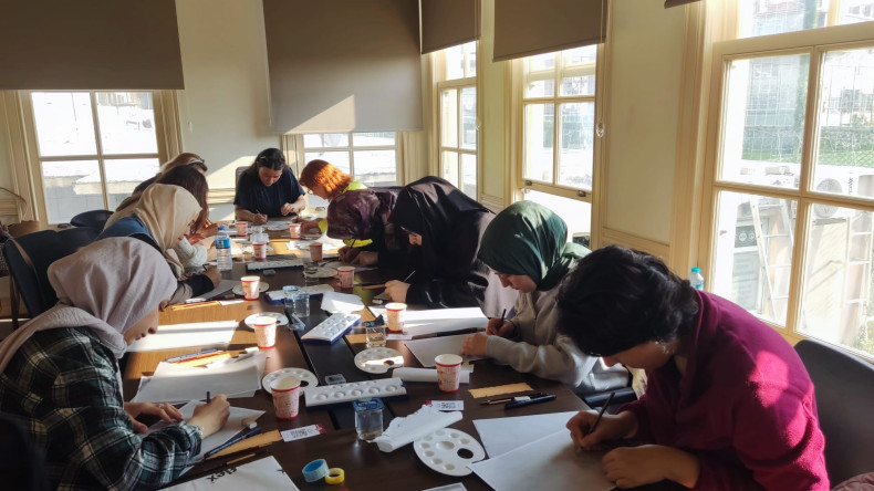 Bâlâ Külliyesi Muvakkithânesi'nde Miras Fatih ile Tezhip Sanatı: Saz Yolu Motifli Ayraç Tasarımı