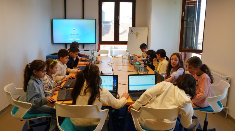 Bilim Fatih'ten Öğrencilerimize Kodlama Eğitimi: Geleceğin Teknolojisi İçin İlk Adım