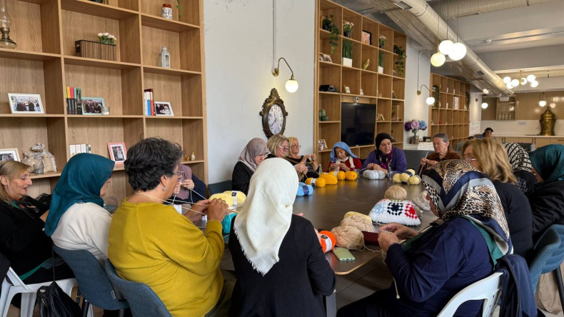 Yadigâr Kahvesi'nde Kıymetli Büyüklerimiz ile Örgü Kulübü Başladı