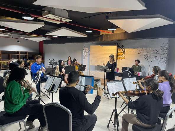 Fatih Belediyesi Oda Orkestrası Eğitimleri Sürüyor: Genç Yeteneklerimizin Müzikal Gelişimi Destekleniyor