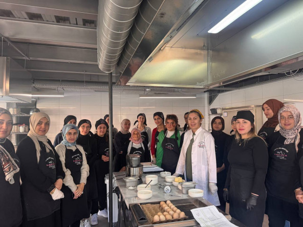 Silivrikapı'da Tatlı Buluşma: KARINCA El Emeği Eğitim Birimi'nden Cupcake Eğitimi