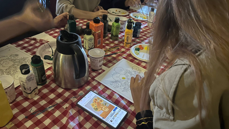 Tarihî Yedikule Hisarı'nda Van Gogh'un Ayçiçekleri Vatandaşlarımızın Yorumlarıyla Canlandı