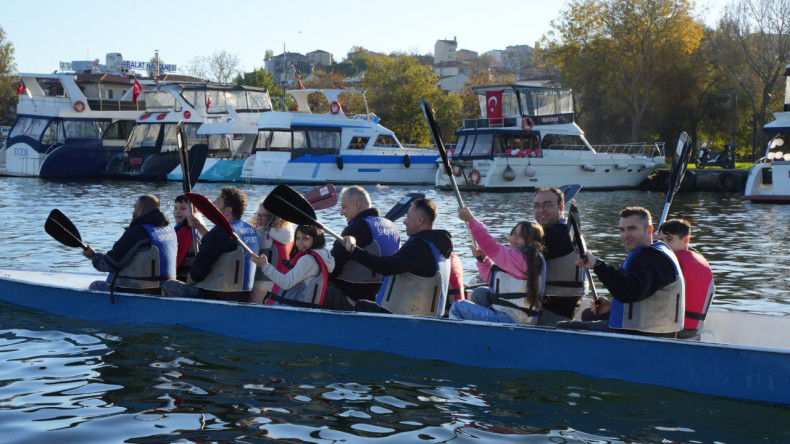 Haliç'te Baba-Çocuk Sporu: Kano ve Kürek Sporları Merkezimizde Babamla Dragon Etkinliği