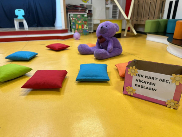 Kariye Çocuk Kütüphanesi'nde Miniklerimizin Kartlarla Başlayan Hikâye Yolculuğu Sayfalara Döküldü