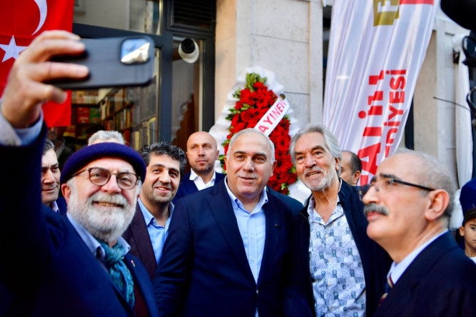 Başkan Turan, Türkiye Yazma Eserler Kurumu Başkanı Yılmaz ve İl Kültür ve Turizm Müdürü Keskin'in Katılımıyla Cağaloğlu Kitapçılar Çarşısı Açıldı