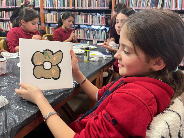 Kadın ve Aile Birimimizin “Renklerle İçe Yolculuk” Etkinliği Çocuklarımızla, Psikolog Eşliğinde Orhan Kemal İl Halk Kütüphanesi'nde Gerçekleşti