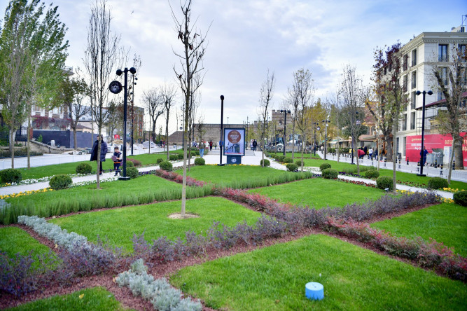 Topkapı Kaleiçi Meydanı'nda Çalışmalar Tamamlanma Aşamasında: Başkan Turan, Tarihî Dokuya Uyumlu Yeni Yaşam Alanını Yerinde Gözlemledi