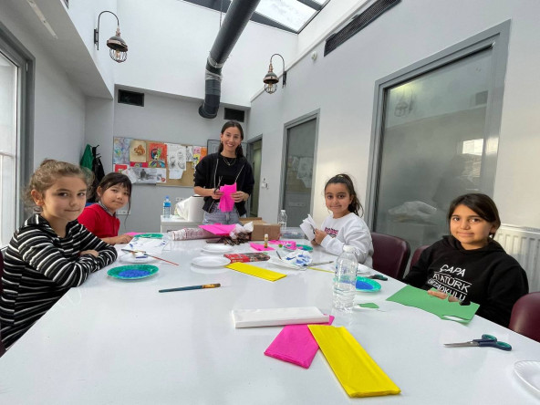 Monet'nin Su Zambaklarında Sanatla Buluşma: Fatih Sanat Akademisi'nde Miniklerimizle Renkli Bir Yolculuk