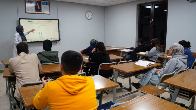 Bilgi Evlerimizde Üniversiteye Hazırlık Kursları Sürüyor