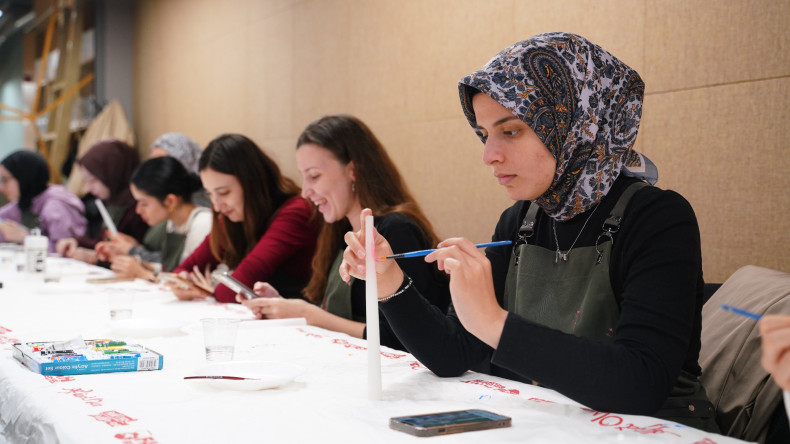 Vatan Kütüphanesi'nde Işıltılı Mumlar Sanatla Buluşuyor