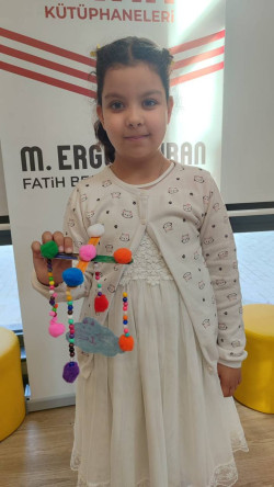 Silivrikapı Çocuk Kütüphanesi'nde Çocuklarımız Hayallerini Dönencelere Taşıdı: “Düşler Çarkı” Etkinliği Renkli Bir Üretim Alanına Dönüştü