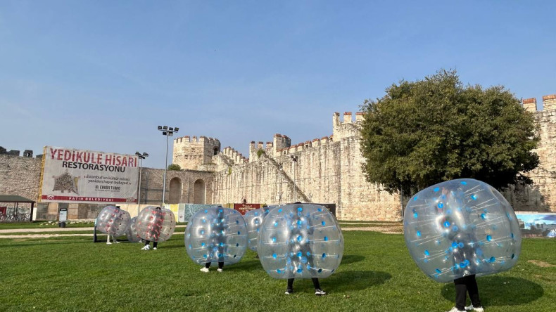 Yedikule Hisarı'nda Balon Futbolu Heyecanı: Spor ve Eğlence Buluşması