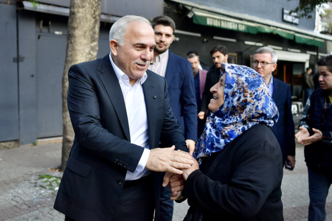 Başkan Turan, Sümbül Efendi Semt Pazarında Esnaf ve Vatandaşlarımızla Buluştu