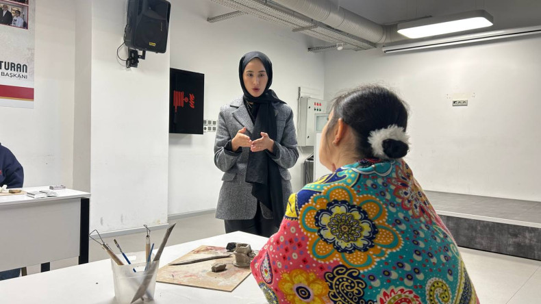 Fındıkzade Çukurbostan Yaşam Merkezi'nde Seramikle Stres Yönetimi: Kadın ve Aile Birimimizden NoMonoton Çalışması