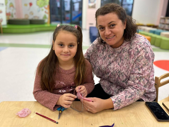 Sümbülefendi Çocuk Kütüphanemizde Anne–Çocuk Üretim Buluşması: “Birlikte Çanta Dikiyoruz” Etkinliği