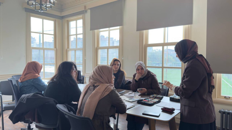 Kalemin Zarafeti Bâlâ Külliyesi Muvakkithânesi'nde Hayat Buluyor: Miras Fatih'ten Modern Hat Sanatı Dersleri