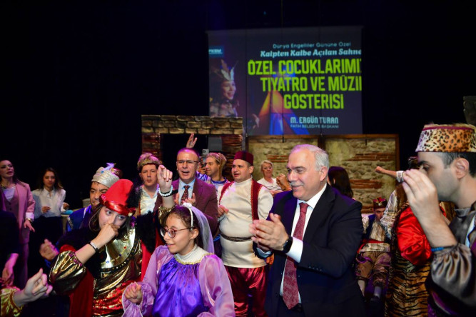 Başkan Turan'ın Katılımıyla FKSM'de Düzenlenen Dünya Engelliler Günü Programında Özel Çocuklarımız Yeteneklerini Sahnede Sergiledi