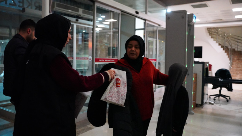 Halkla İlişkiler Ofisimizin Hediye Dağıtımı, FKSM'deki Dünya Engelliler Günü Programının Heyecanına Eşlik Etti