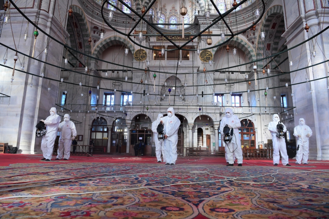 tüm camileri dezenfekte ediyoruz