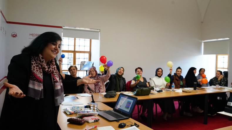KARINCA El Emeği Eğitim Birimimizden Medrese Davutpaşa'da Kişisel Gelişim Seminerleri