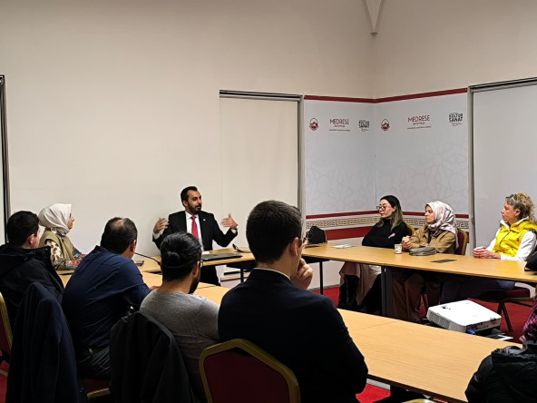 Sosyal Medya ve Algı Yönetimi Medrese Davutpaşa'da Bilimsel Bir Çerçevede Ele Alındı