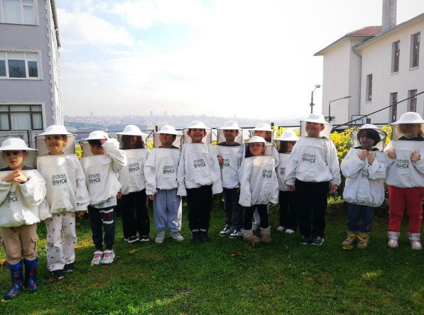 Ayvansaray Bahçe'de Anneler ve Çocuklarımızla Doğaya Yolculuk: “Arıcılık Atölyesi”