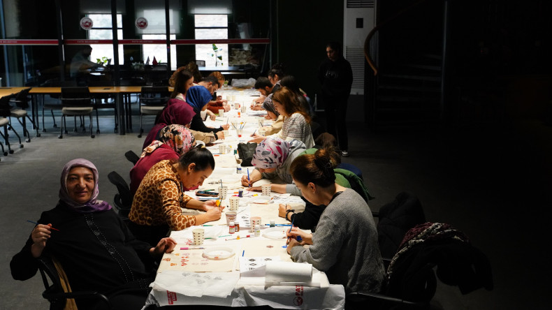 Köklerden Kumaşa: Neslişah Sultan Fikir Atölyesi'nde Anadolu Motiflerinin İzinde Bir Atölye