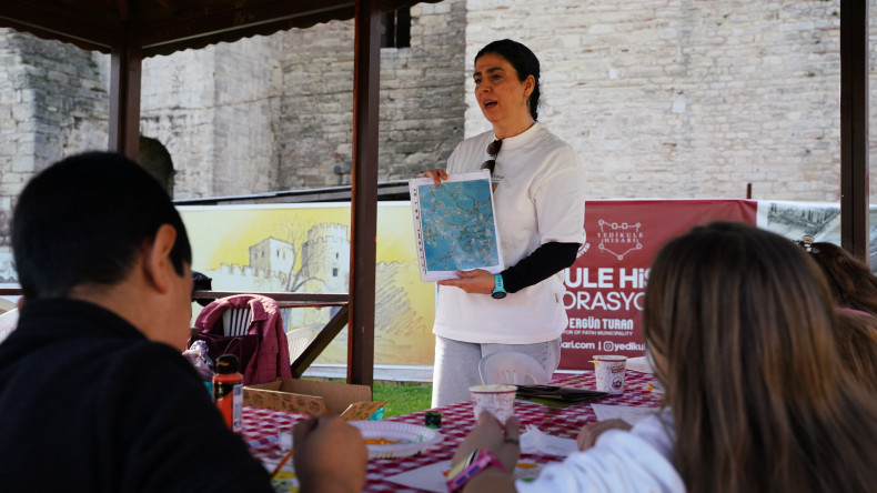 Tarihî Yedikule Hisarı'nda Van Gogh'un Ayçiçekleri Çocuklarımızın Yorumlarıyla Canlandı