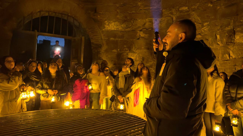 Ay Işığında Tarihî Bir Gece: Yedikule Hisarı'nda Fener Eşliğinde Yolculuk