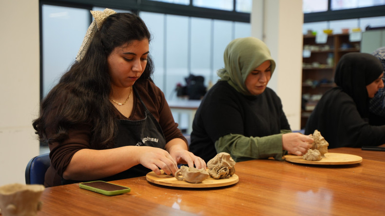 KARINCA El Emeği Eğitim Birimimizden Karagümrük'te Uygulamalı Heykel Çalışmaları