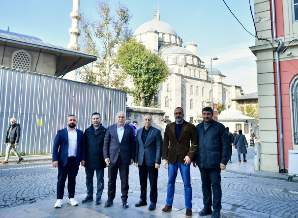 Başkan Turan, Eminönü Yeşildirek'te Esnaf ve Vatandaşlarla Bir Araya Geldi