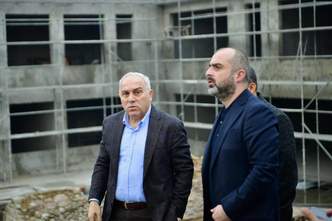 Başkan Turan, Alparslan Ticaret Mesleki ve Teknik Anadolu Lisesi'nde Devam Eden Çalışmaları Yerinde İnceledi