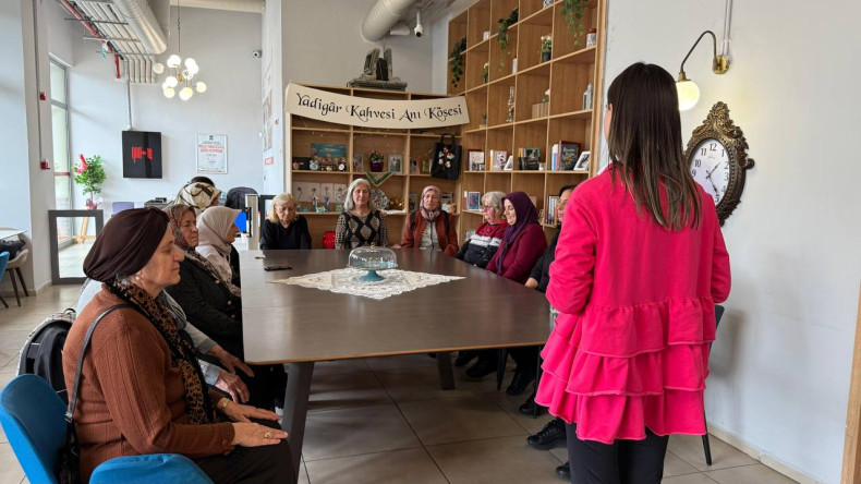 Kadın ve Aile Birimimizden Yadigâr Kahvesi'ndeki Kıymetli Büyüklerimize Nefes Egzersizleriyle Yağ Yakımı ve Sağlıklı, Aktif Bir Yaşam