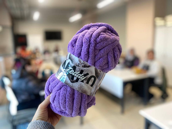 KARINCA El Emeği Eğitim Birimi'nden Kışa Sıcak Bir Dokunuş: Fındıkzade'de Teddy ile Boyunluk Etkinliği