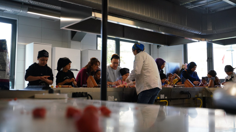 Silivrikapı'da Anne ve Çocuklarımız İçin Lezzetli Bir Buluşma: KARINCA El Emeği Eğitim Birimi'nden Kurabiye Yapımı Etkinliği