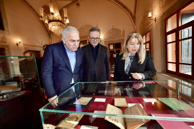 Başkan Turan ve Türkiye Yazma Eserler Kurumu Başkanı Coşkun Yılmaz'ın Katılımıyla “Yazma ve Basma Eserlerde Aile” Sergisi Açıldı