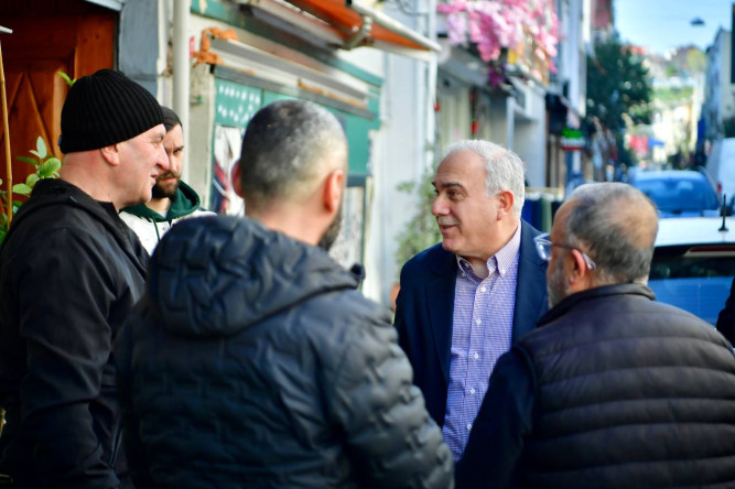 Başkan Turan, Balat'ta Yayalaştırılan Vodina Caddesi'nde İncelemelerde Bulundu ve Hemşehrileriyle Bir Araya Geldi